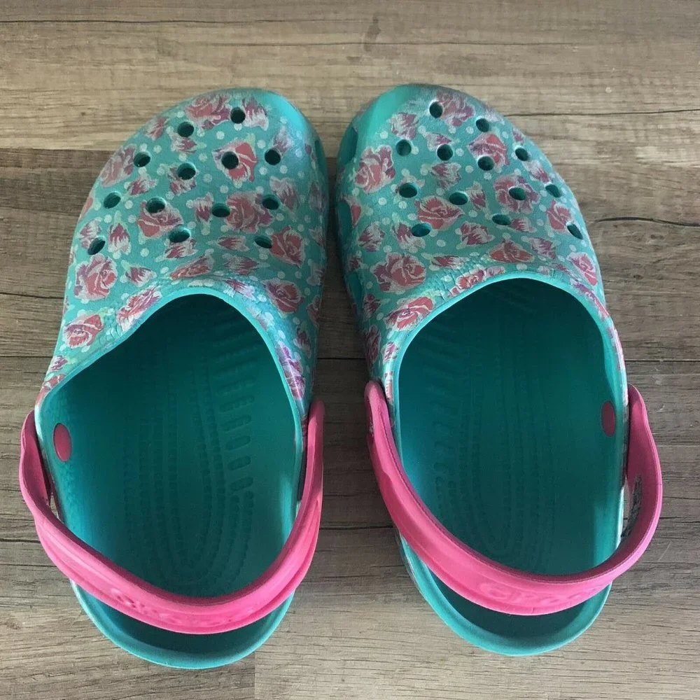 Crocs Green Rubber Clogs Juniors Size 3 Floral Roses slip on shoes